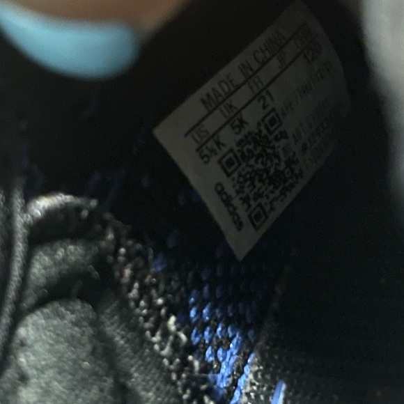 Toddler Yeezys - Picture 5 of 5